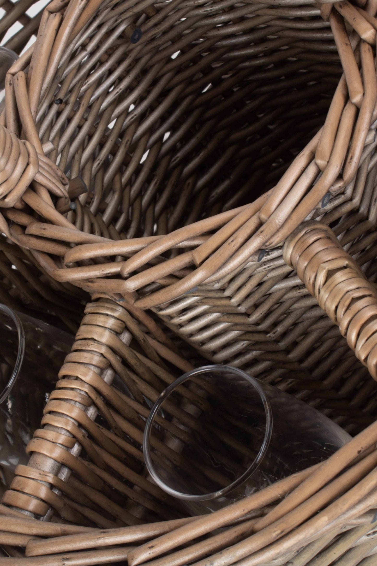 ME56BF Special Event Basket Wicker Basket Wine Glasses