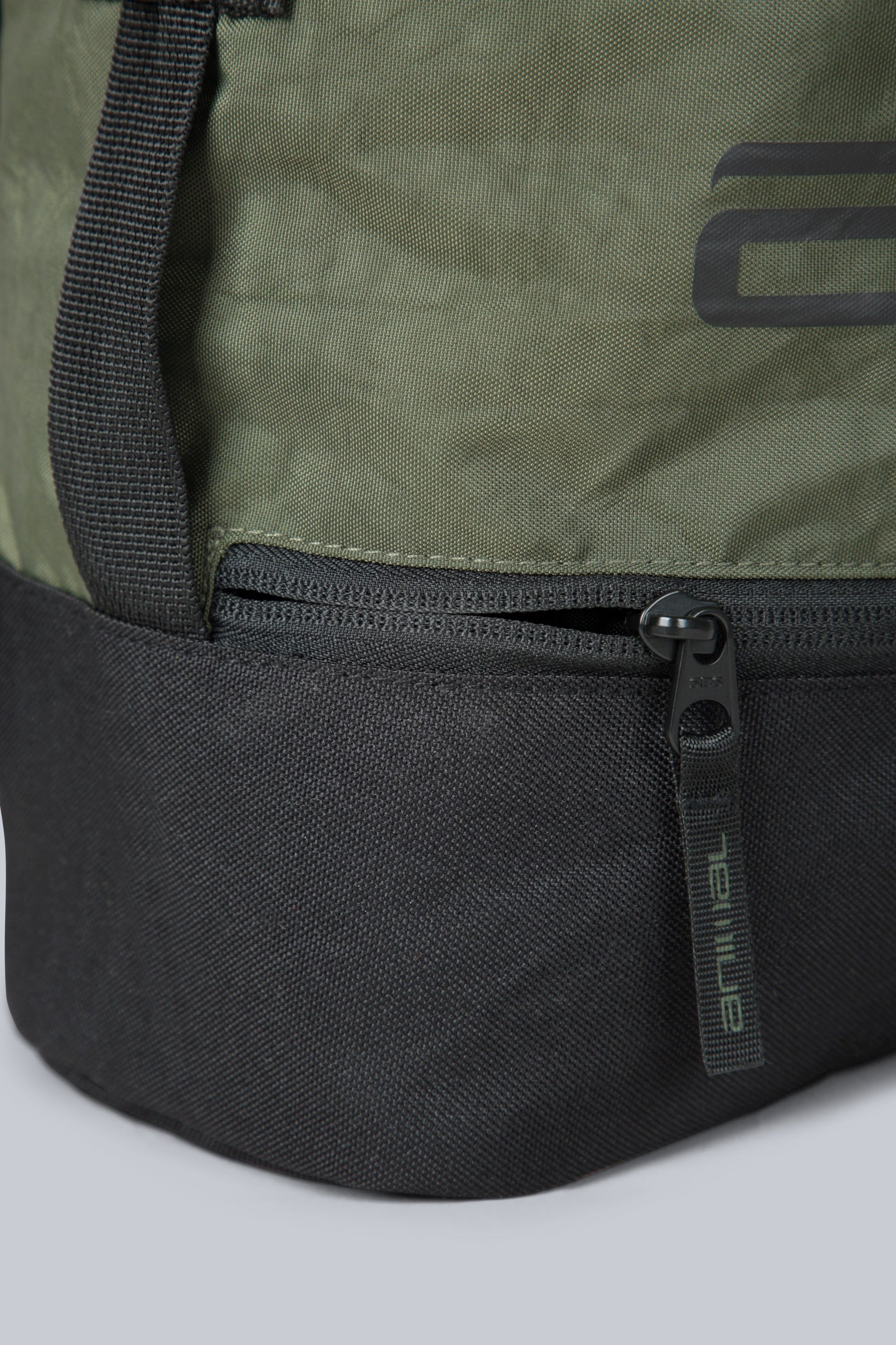  056869 ANIMAL ROLL TOP BACKPACK 30L