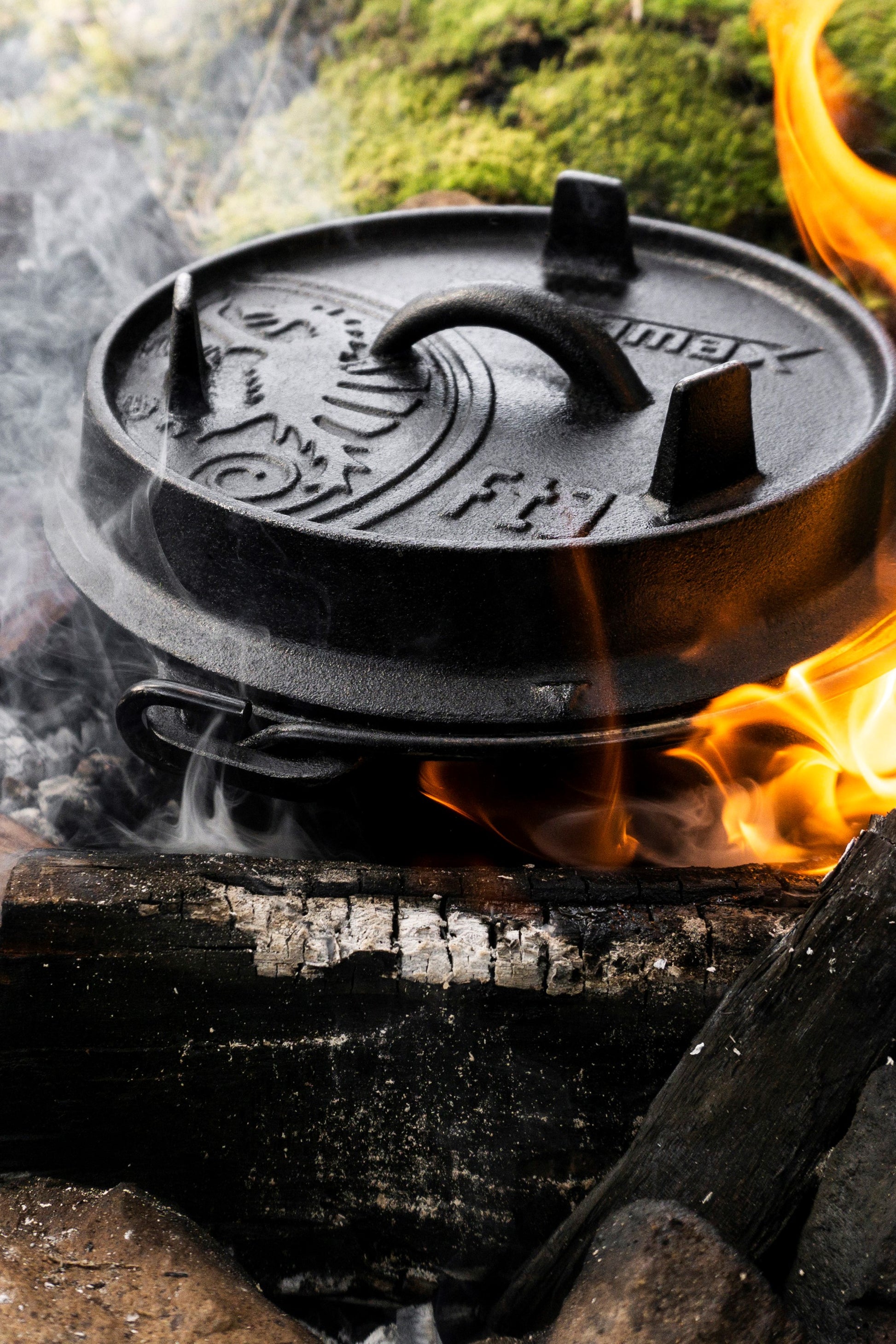 Petromax M22CE2 1.6L Cast Iron Dutch Oven With Legs