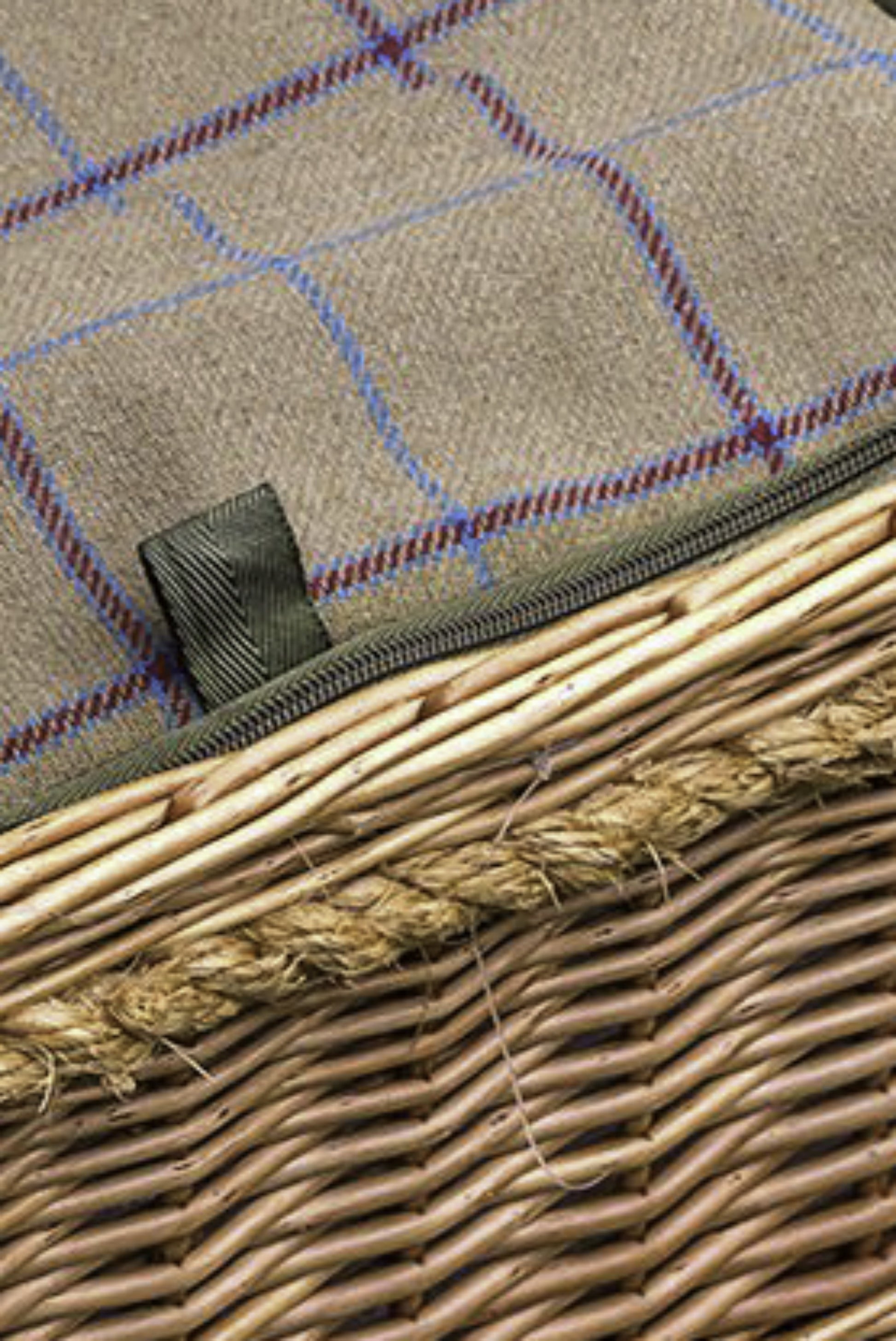  M2E090 Cheltenham Wicker Picnic Basket With Fitted Cooler