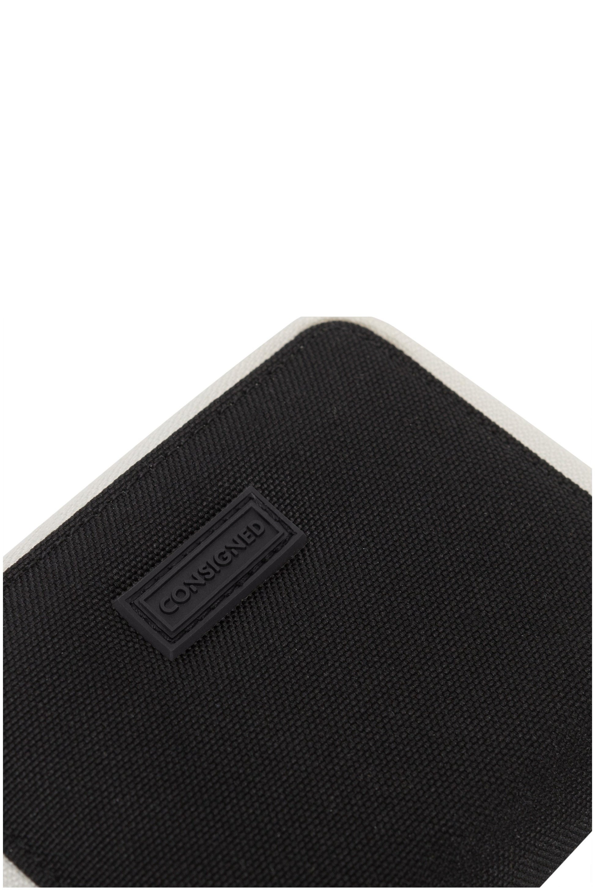  M4668D Selus Chunky Zip Round Wallet