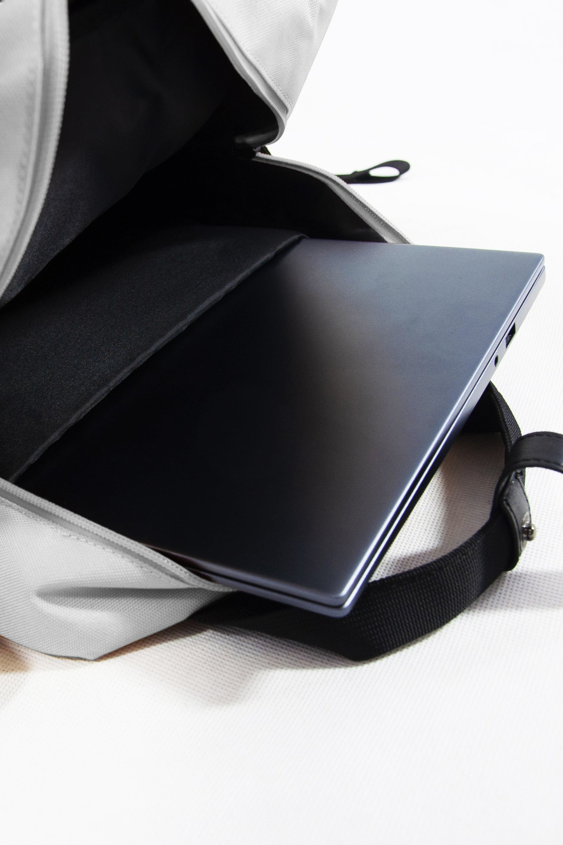  M5AF96 Tide 18L Laptop Backpack