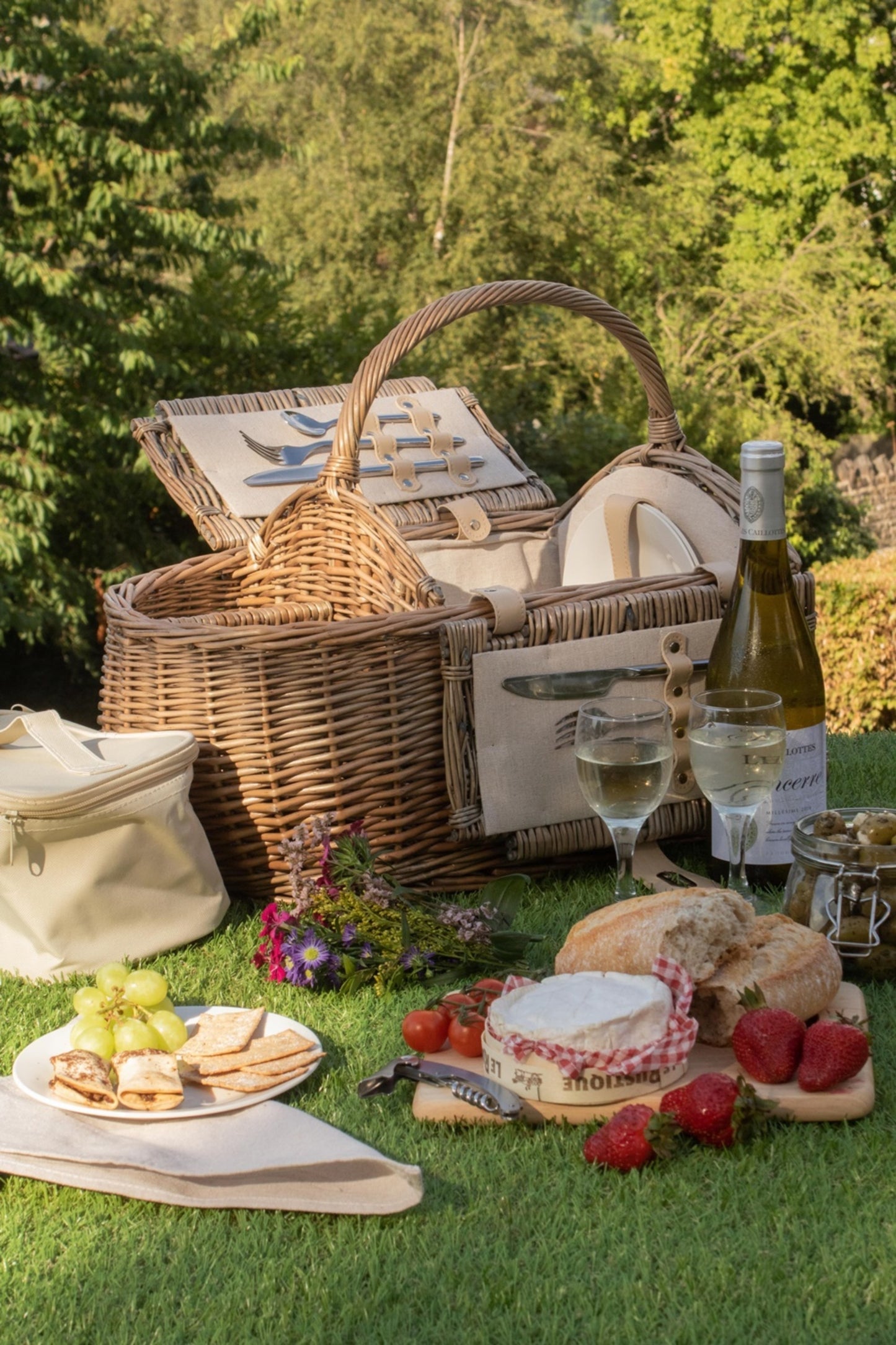  M9C6D5 Wicker 4 Person Boat Picnic Basket