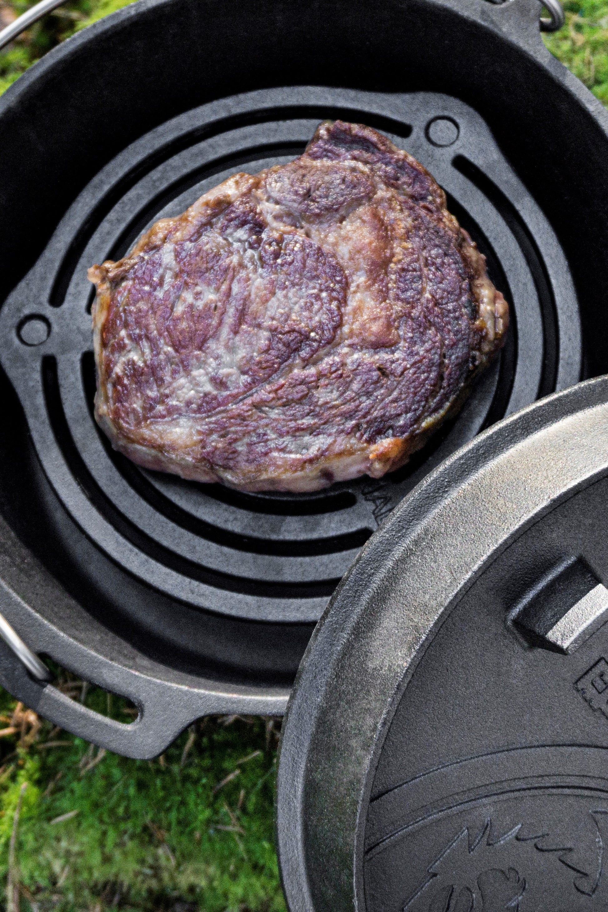 Petromax MD386F 3.5L Cast Iron Dutch Oven With Legs
